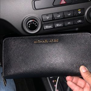 michael kors black jet set wallet